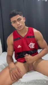 Flamenguista gostoso batendo uma pensando em voc