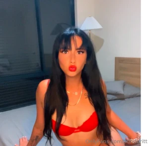 Warning if you don t want to see me completely nude then don t sub to