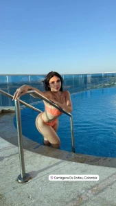 I would look better with you at my side