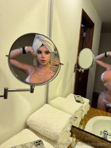 I just got out of the shower and i m already hot very hot