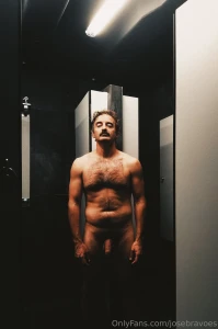 Hoy me asomo a ti miro de frente a tus luchas a tus demonios a tus