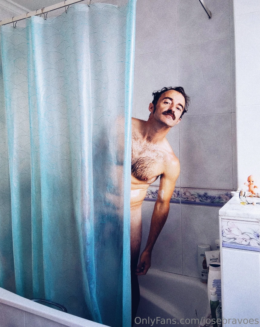 A todo esto hola a todo el mundo hola a mirarnos cada vez con m s 