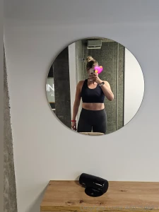 It s gym o clock do you like women who exercise let me know