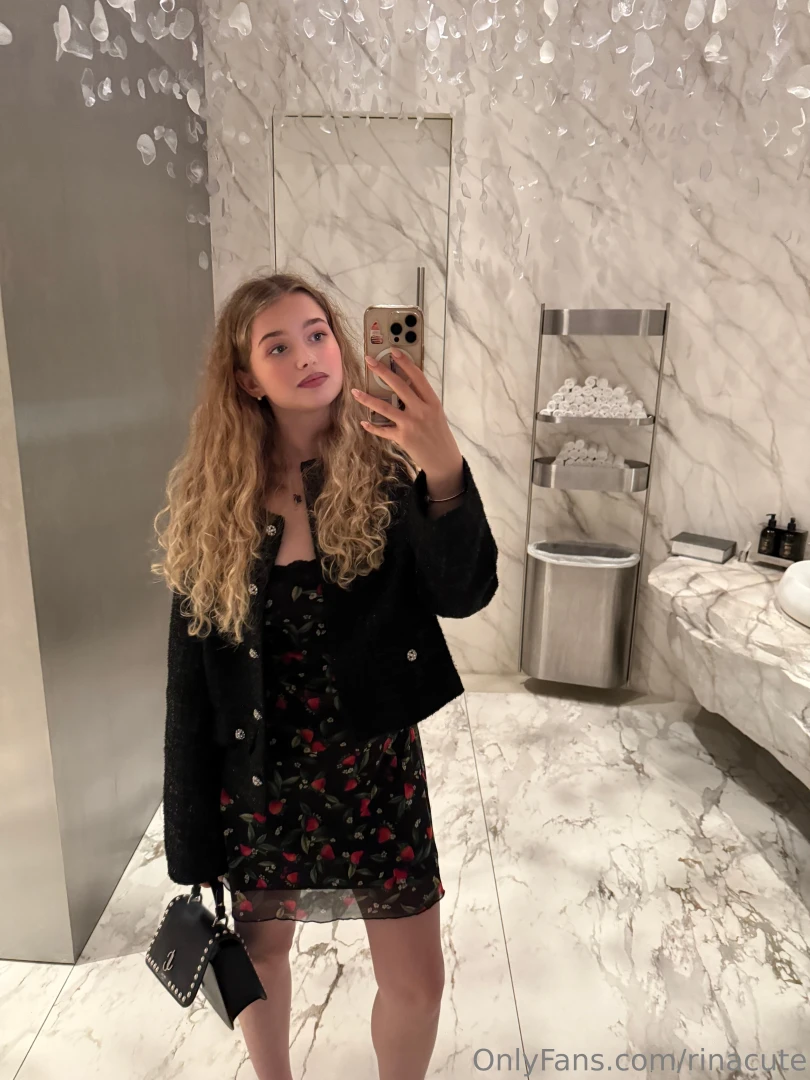 Such a cute curly hair does this look look good on me 