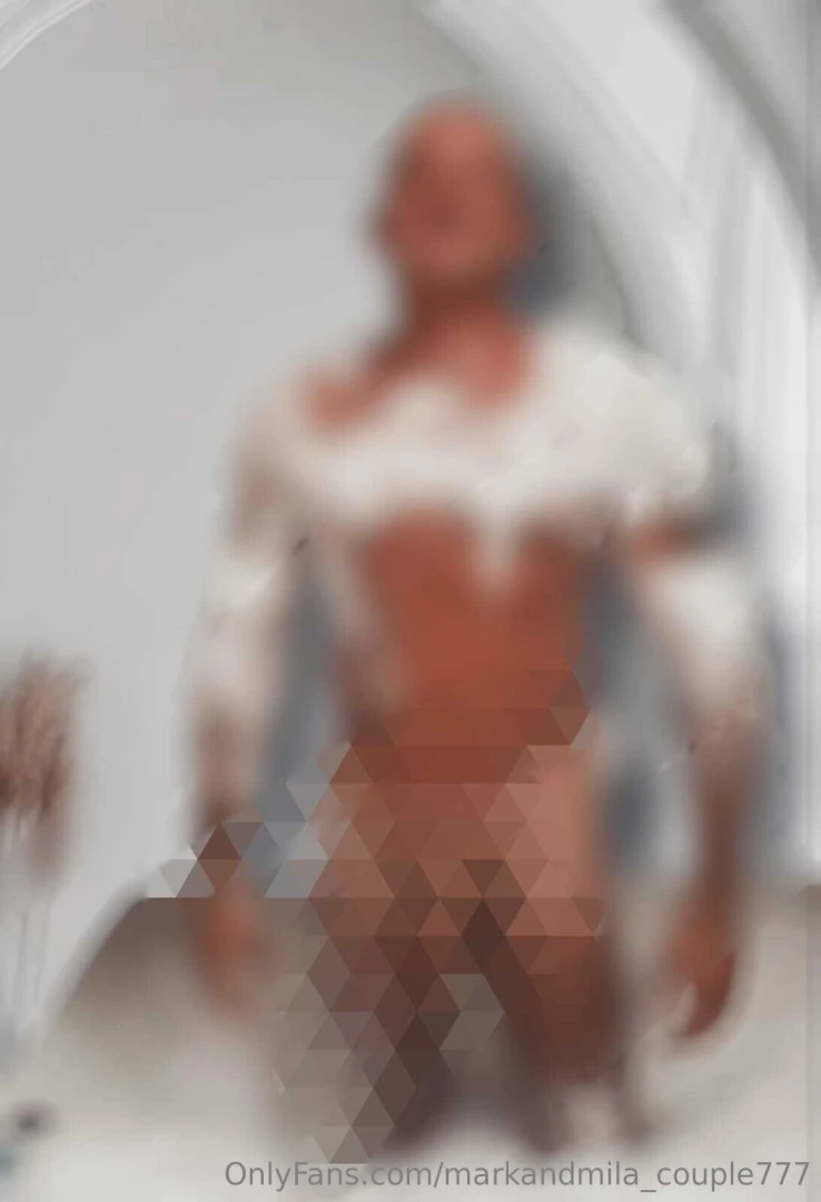 Scratch the picture if you want to see mark naked in the bathtub it is 