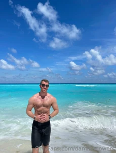 Happy hump day who wants to join me on the beach