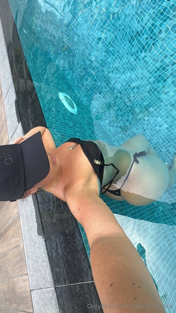 I wanna give you a private show in the dms babe 