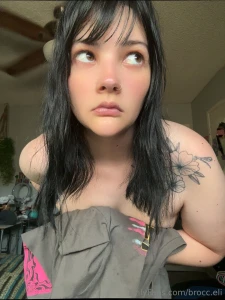 Ya girl isn t feeling too well today i think i m gonna shower and part 2