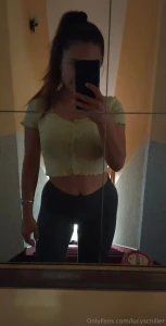 Ein kleiner spiegelmoment just me myself and a little glow