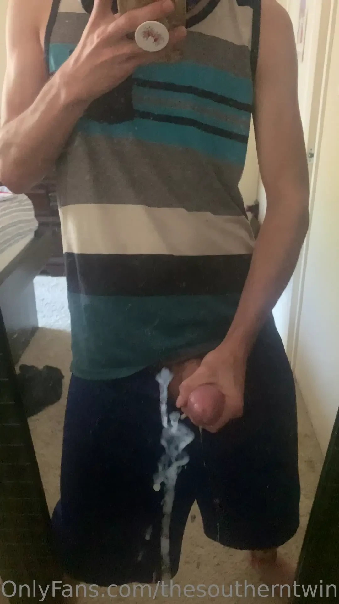 Damn now i gotta clean my mirror 