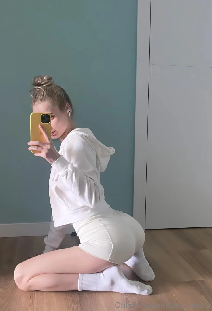 Hello i m sylvia sylwia_laly i m 20 and between lectures i love part 298 