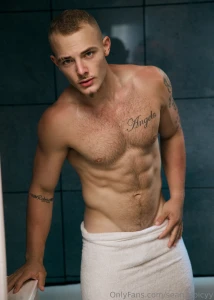 I could use an extra pair of hands any volunteers photo by content_nyc