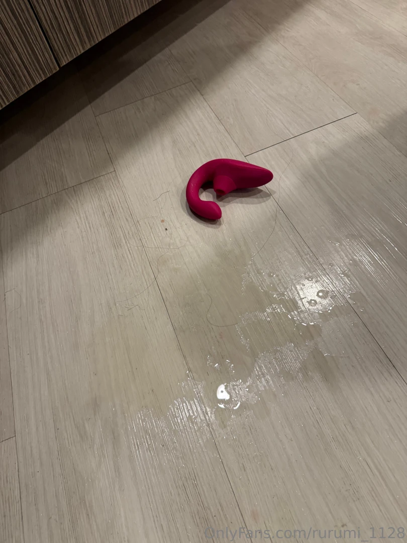 Look at this floor i got it all wet the previous post with the office part 1 