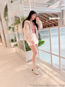 Shopping outfit a short skirt always goes perfectly with silky legs in part 3