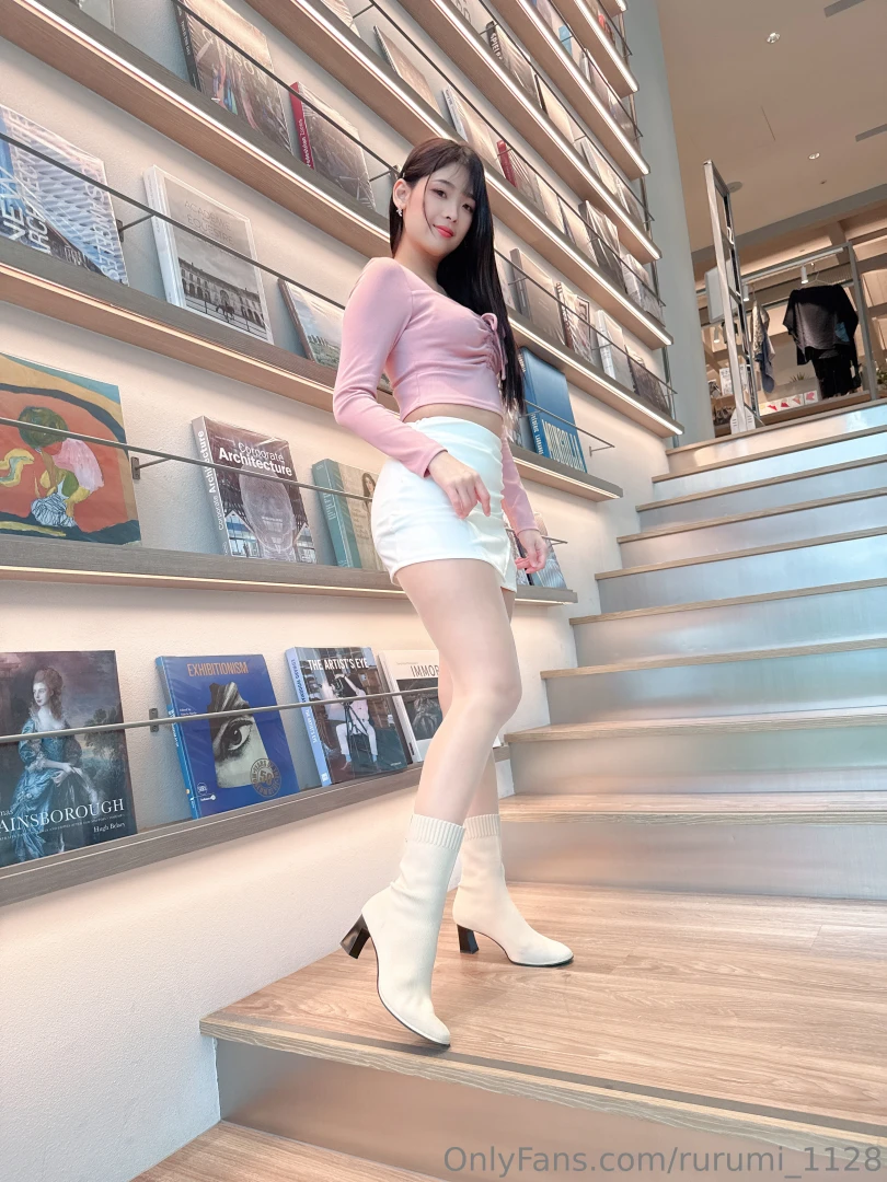 Shopping outfit a short skirt always goes perfectly with silky legs in part 2 