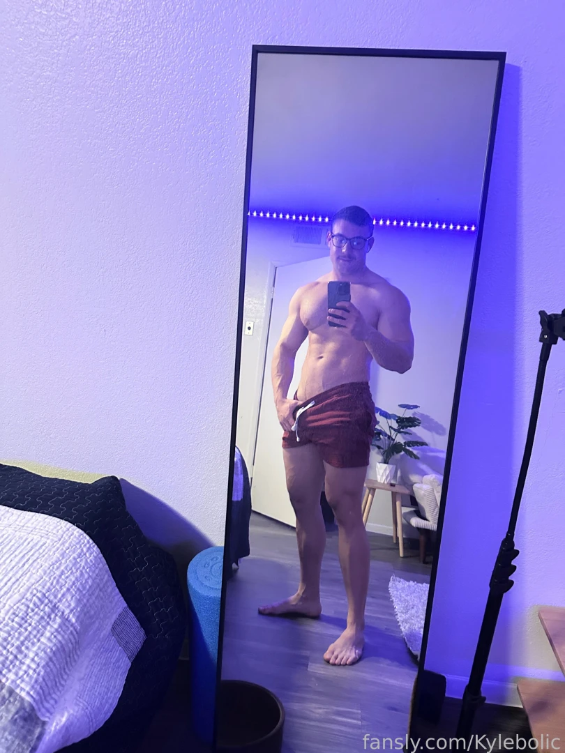 Just hangin around feeling sexy muscles 