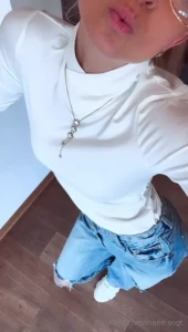 Wenn jeans und ein simples shirt schon so wirken stellt euch vor was