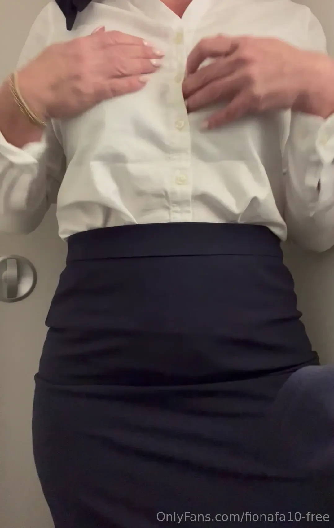 Greetings from cancun i d love to show you more than a little nipple 