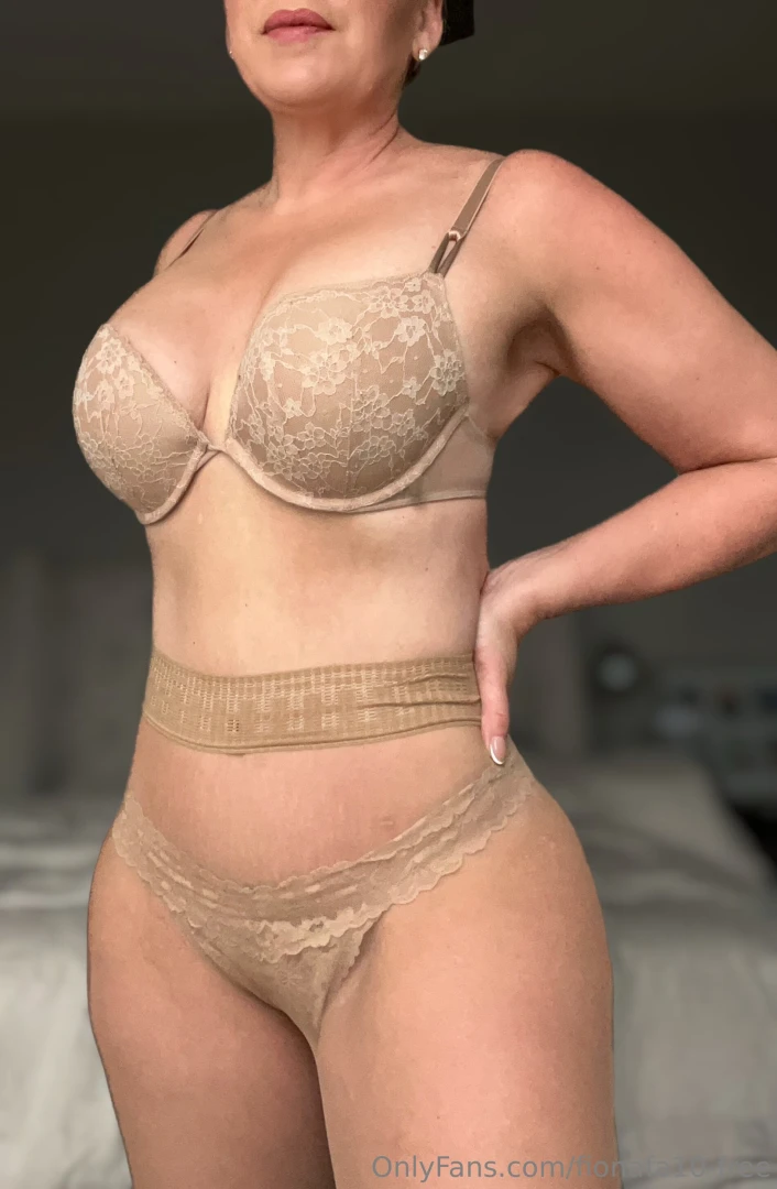 Greetings from dallas i love wearing pantyhose even when i m not 