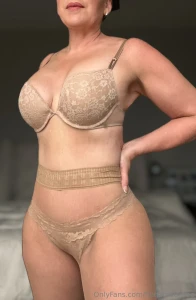 Greetings from dallas i love wearing pantyhose even when i m not