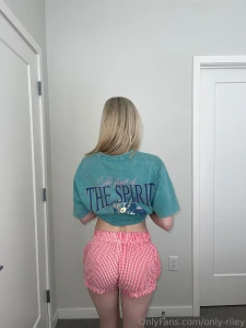 Someone message me im so bored