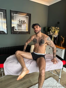 I love getting on the massage table to be serviced watch me get rubbed