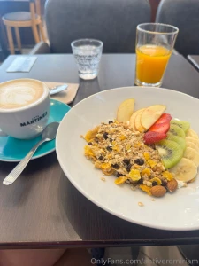 Buen dia quien quiere desayunar conmigo