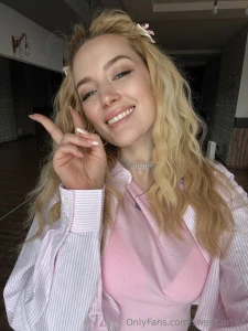 Do you think pink looks good on me part 4