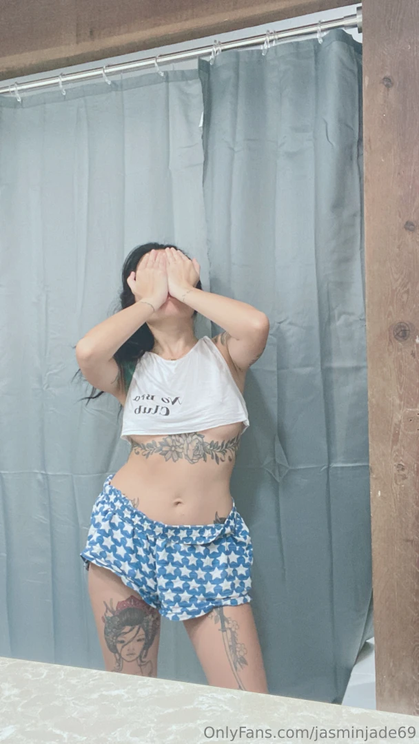 A lil crop top a lot of attitude and a hand to my face bec i know you 