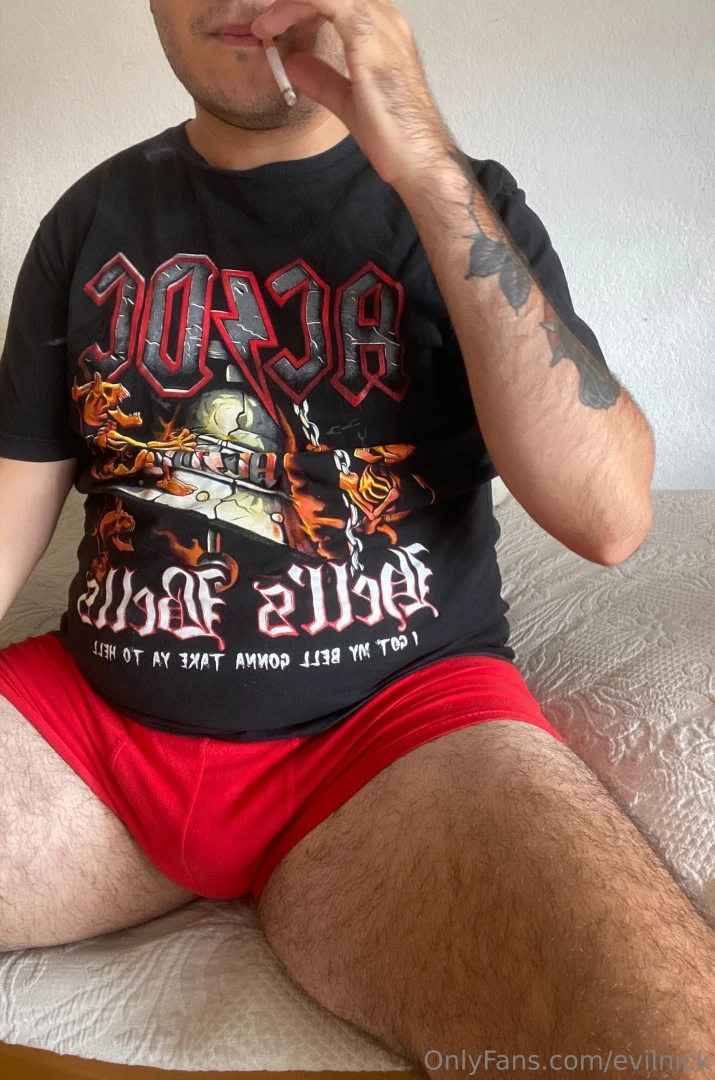 Would you like to see me smoke naked 