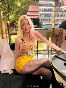 Sexy sponge bob - no pants part 1