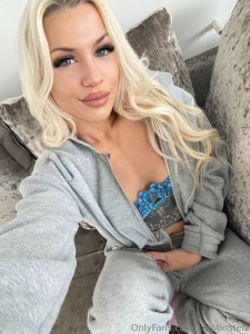 Na hast du auch gerade versaute gedanken schreib mich an und lass uns