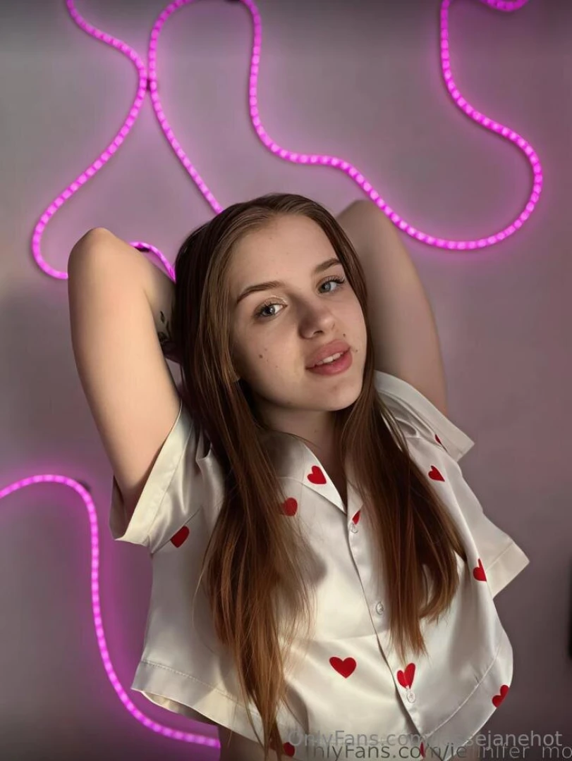 Lustful doll jennifer_mo with a creamy pussy text her jennifer_mo she part 58 