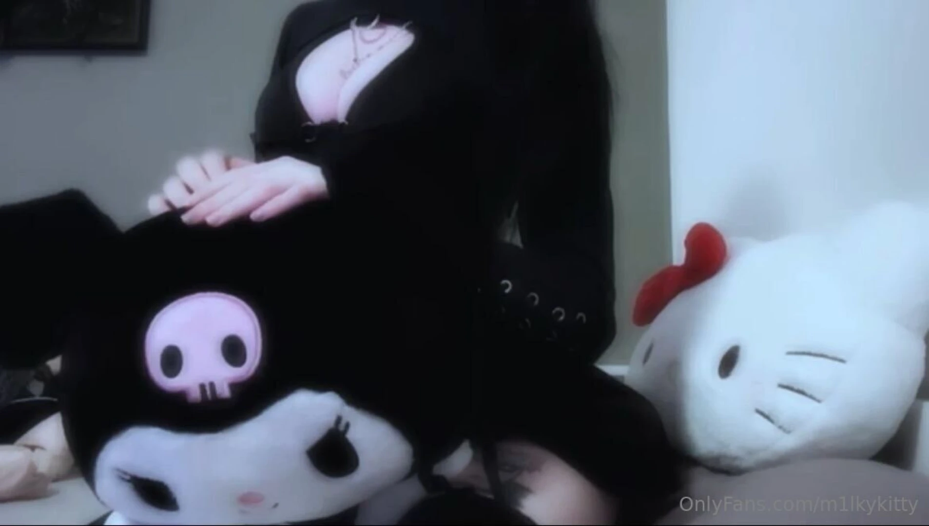 Hii guys got a new cute outfit i u want to check it out up closer feel 