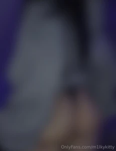 Want to see full pic only per dm not free