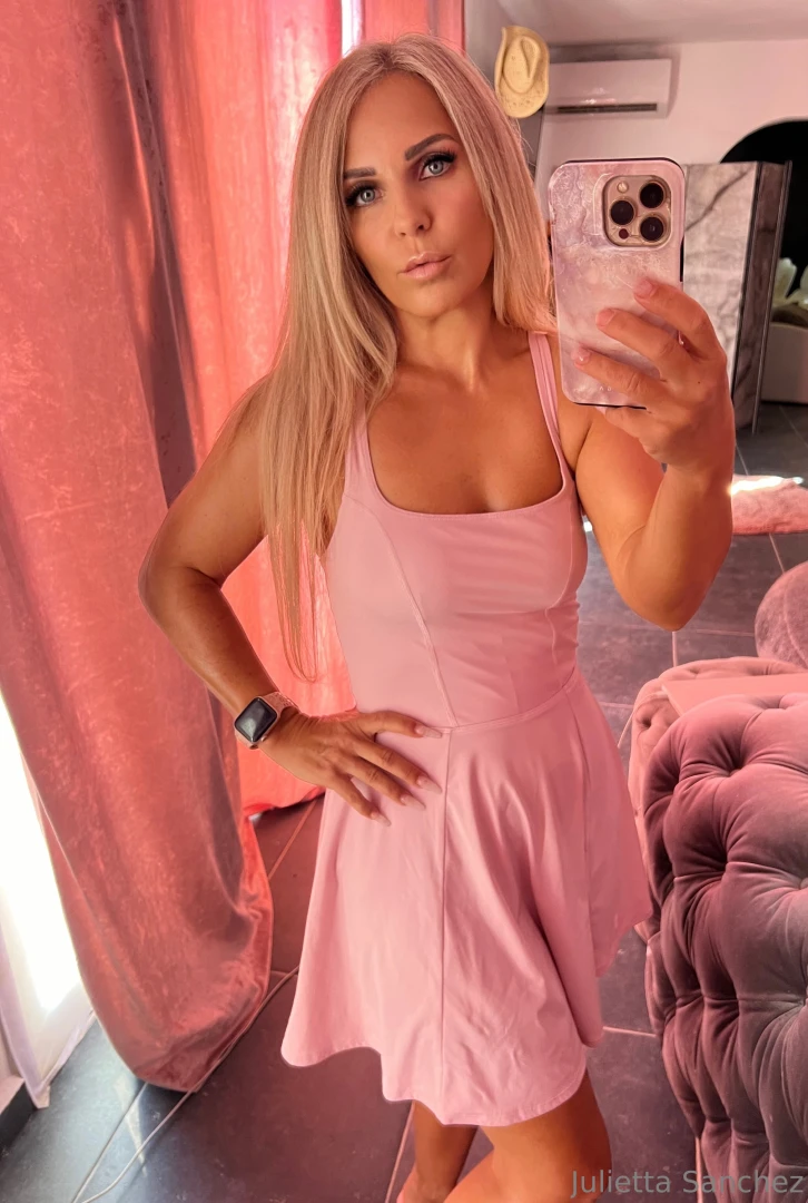 In meinem pinken kleidchen f hle ich mich einfach zauberhaft lust mir 