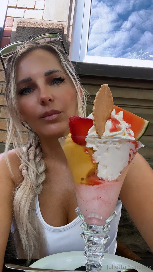 Oops zu viel eis geholt wer hilft mir jetzt beim vernaschen 