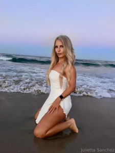 Wei es kleid salzige luft und ganz viel vorstellungskraft der strand