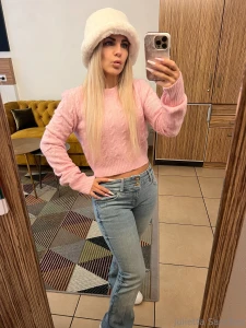 Einfach mal ich in meinem alltagslook rosa pulli jeans und eine s e m