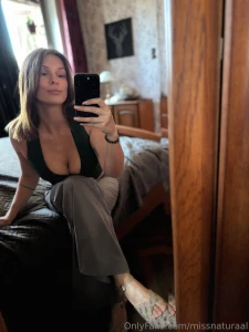 Siehst du nur mein outfit oder fragst du dich auch was ich drunter