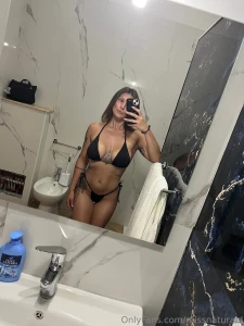 Schlichte bikinis sind mir am liebsten und dir