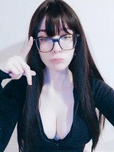 My eyes are up here pet