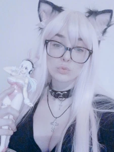 Should i cosplay super sonico me and her already look so alike with