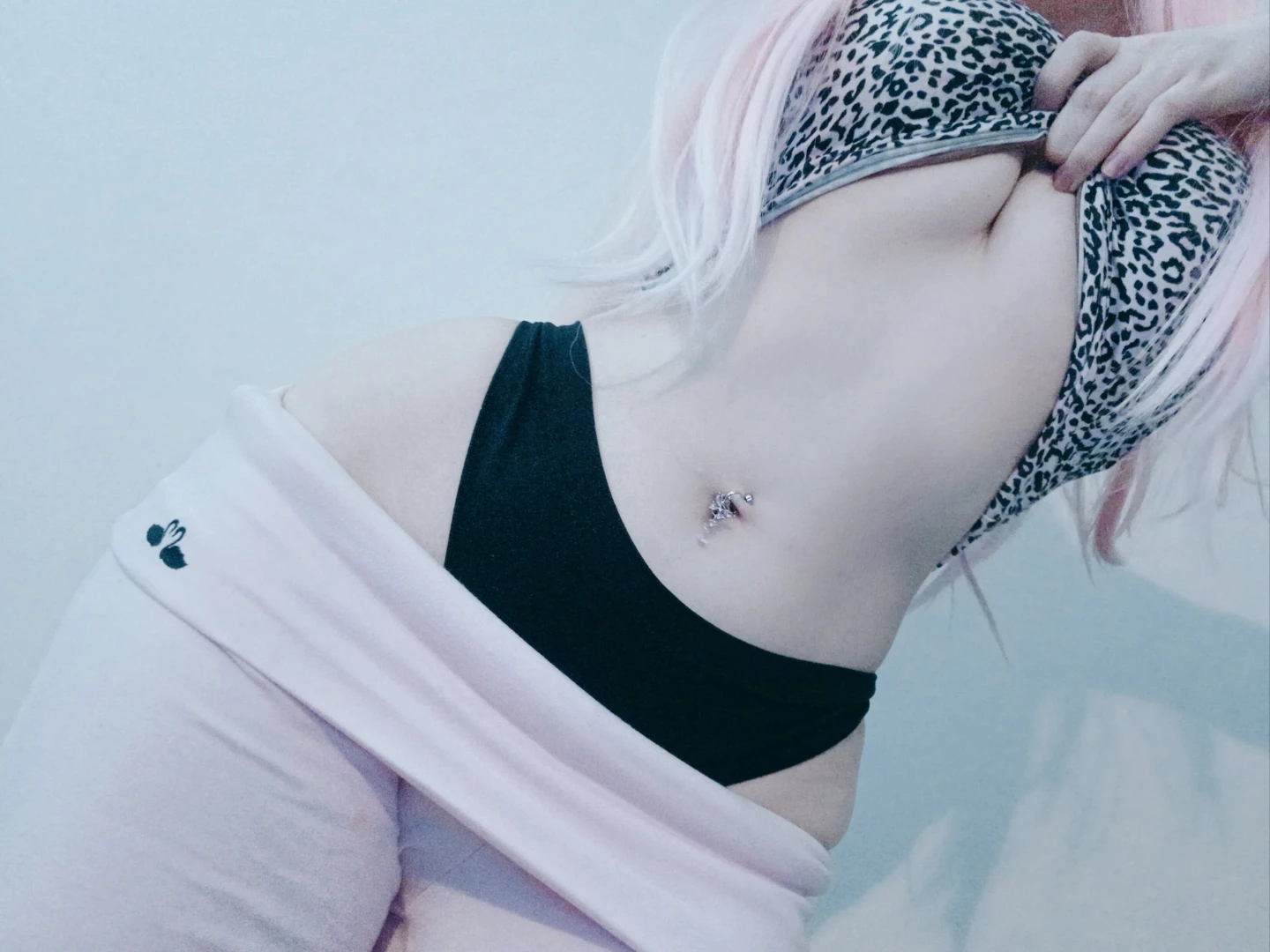 Do you look underboob pics or is sideboob more of your thing i know 