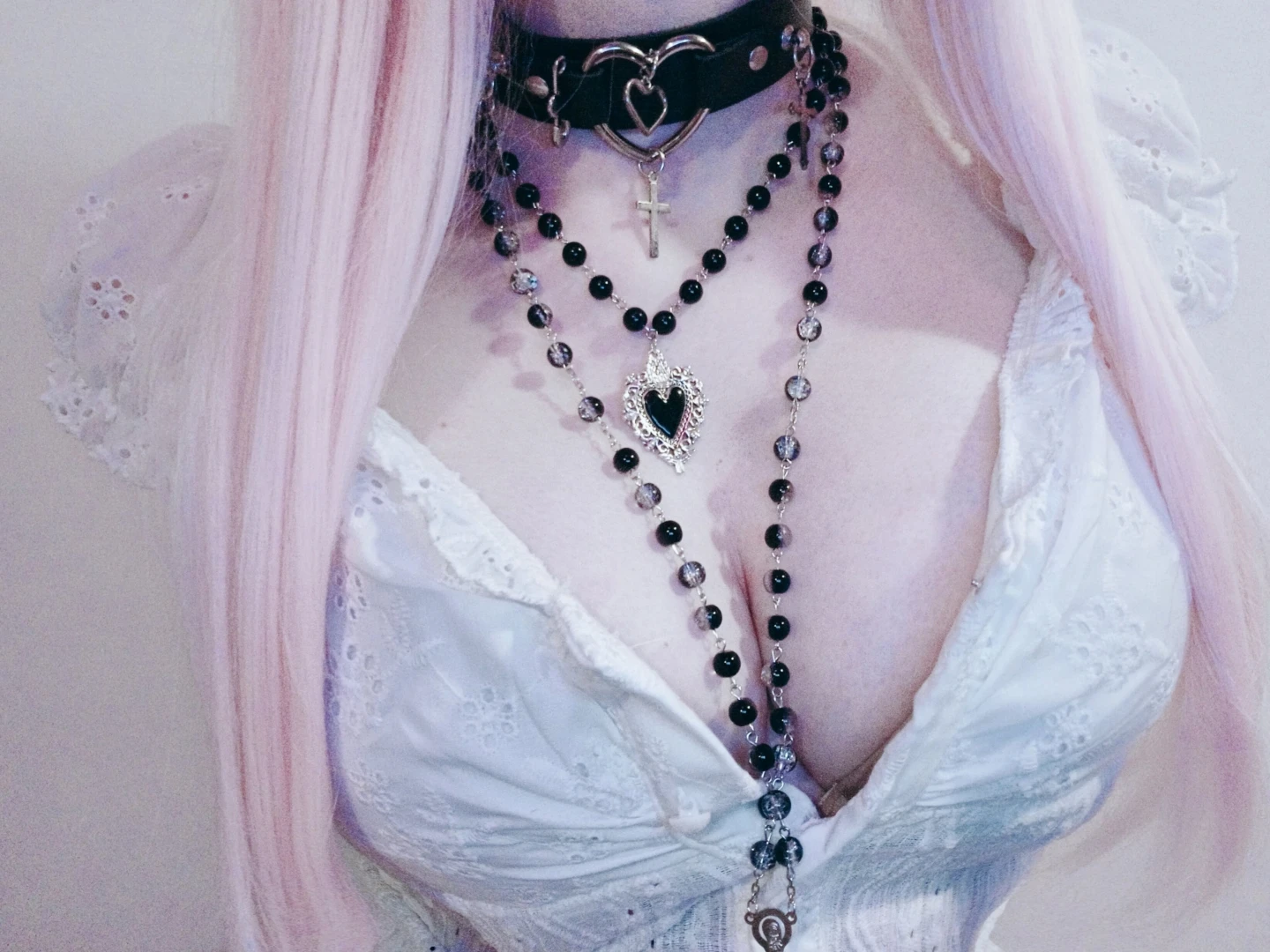 Do you like my new necklace i can think of a different pearl necklace 