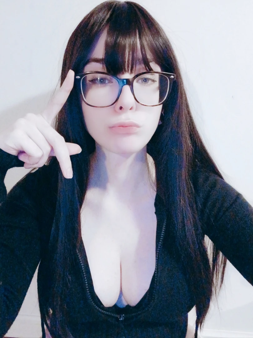 Staring contest who do you think would win if you lose you ll get 