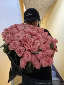 Aweeee i love flowers