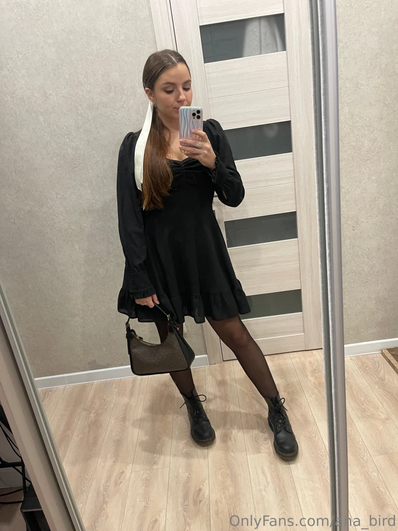 Welcome to the first episode of ana s dating life podcast 