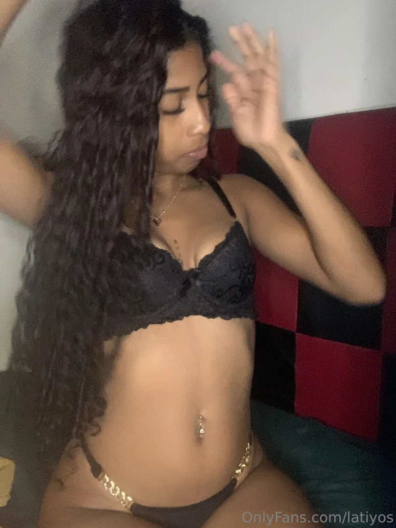 Your favorite skinny girl 