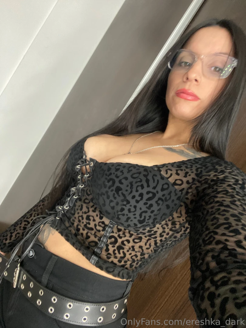 You are so insignificant you don t even deserve to be at my feet 